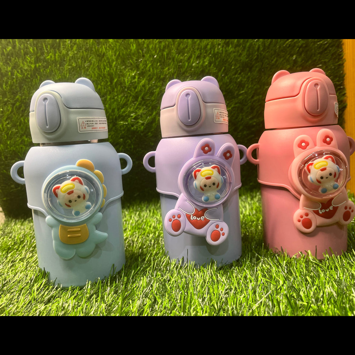 3D Astronaut Bear Vacuum Insulated Water Bottle I nteractive 3D astronaut bear character designs that kids will love showing off.