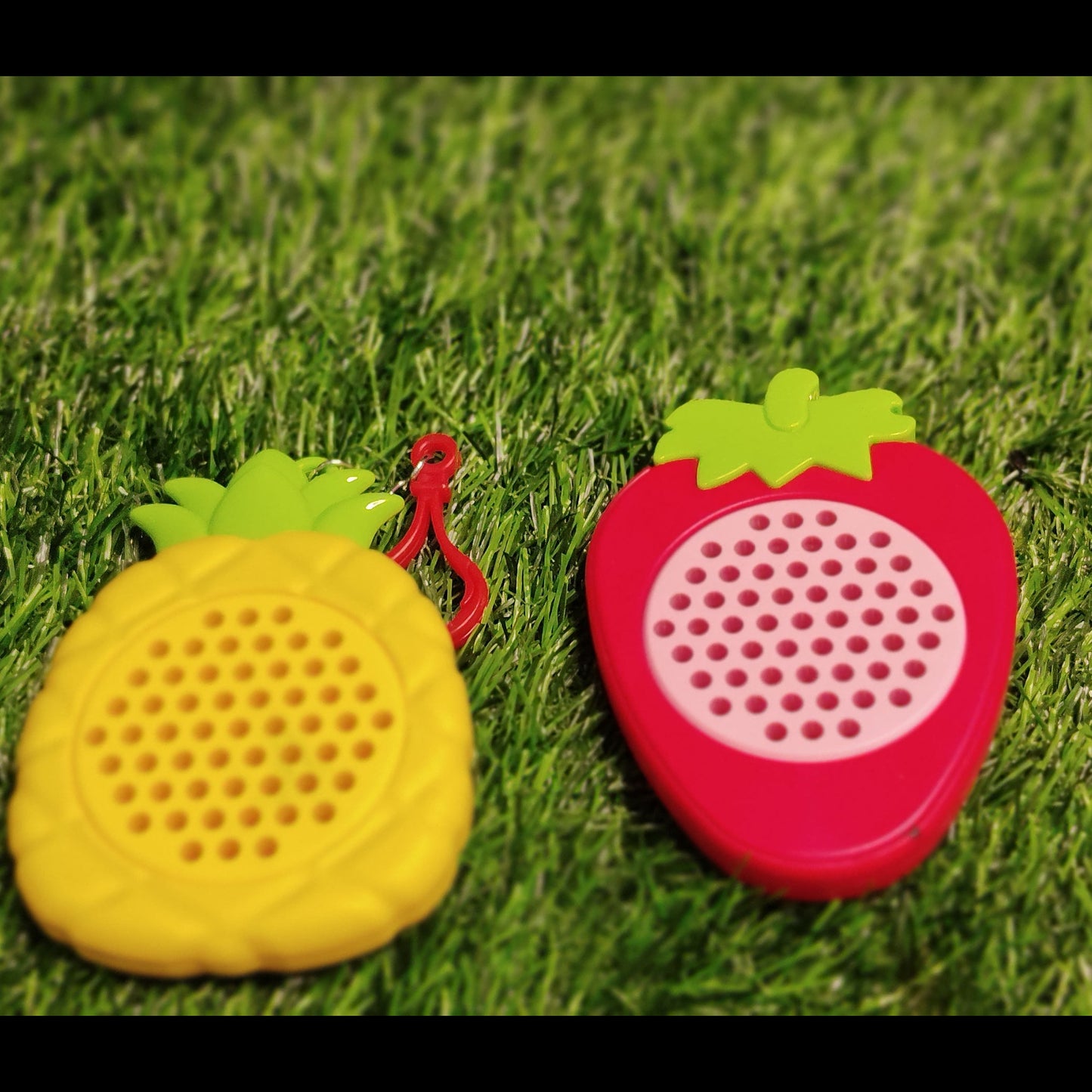 Fruit Shape Mini Magnetic Toy – Magpad Keychain with Steel Balls Writing & Drawing Board Magnetism Toy for Kids, Stress Relief School Bag Pendant